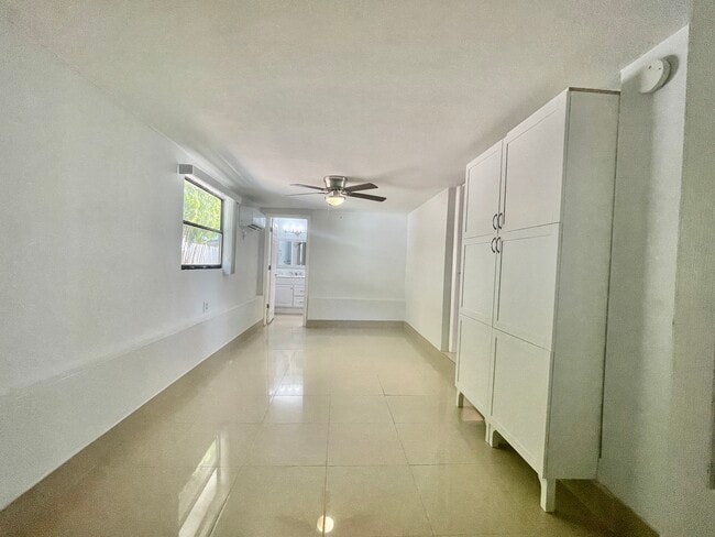 Building Photo - 1730 Long St