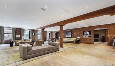 Building Photo - 500 Greenwich St