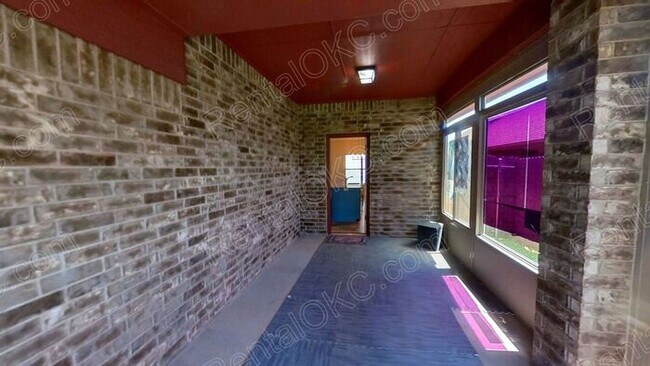 Building Photo - Great 3 bed 2 Bath on the West side.