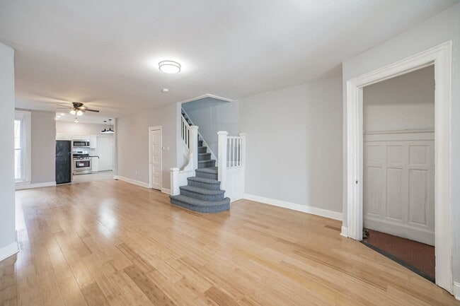 Primary Photo - Huge 3 bedroom house for rent