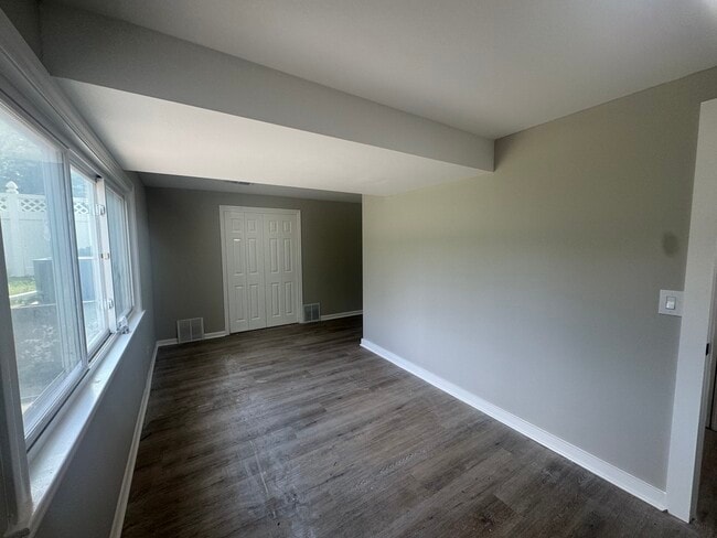 Building Photo - 14811 Minerva Ave