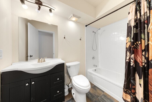 Building Photo - 5325 Waterbury Ct