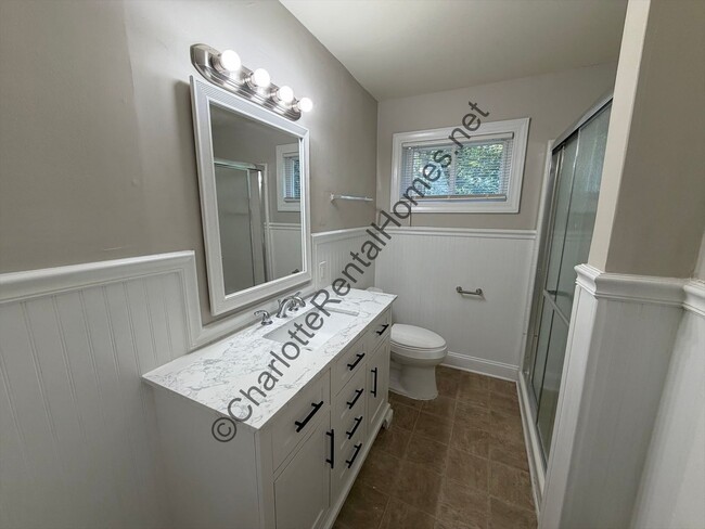 Building Photo - 2116 Tarlton Dr