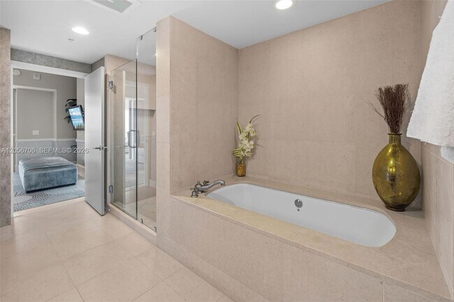 Building Photo - 6899 Collins Ave