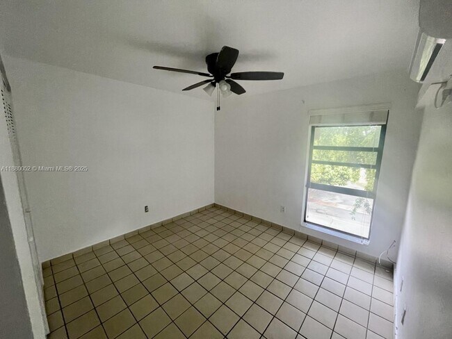 Building Photo - 1600 S Le Jeune Rd