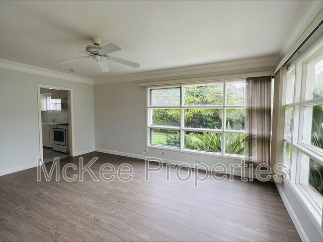 Building Photo - 907 Hayes Ave