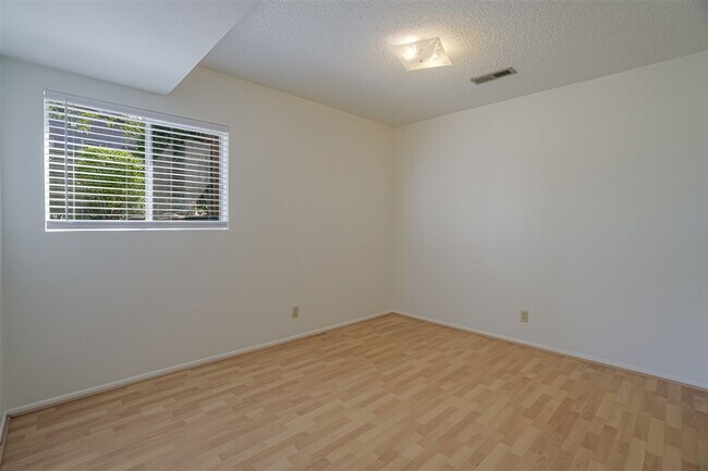 Building Photo - 3 Bedroom, 2 Bath Home with Views in Prescott!