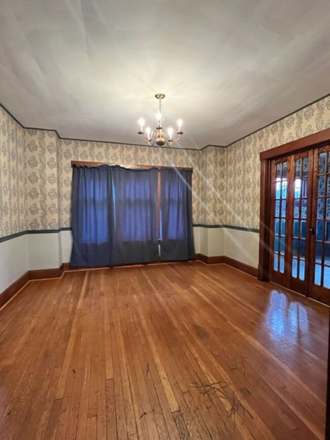 Building Photo - Very spacious 3 bedroom home for rent - Ca...