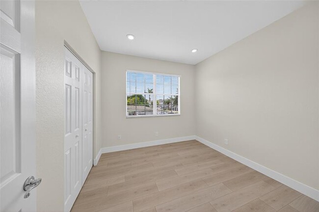 Building Photo - 3095 Grandiflora Dr