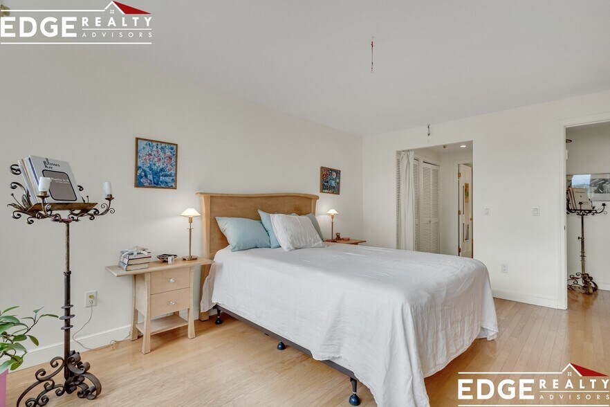 Building Photo - 1731 Beacon St