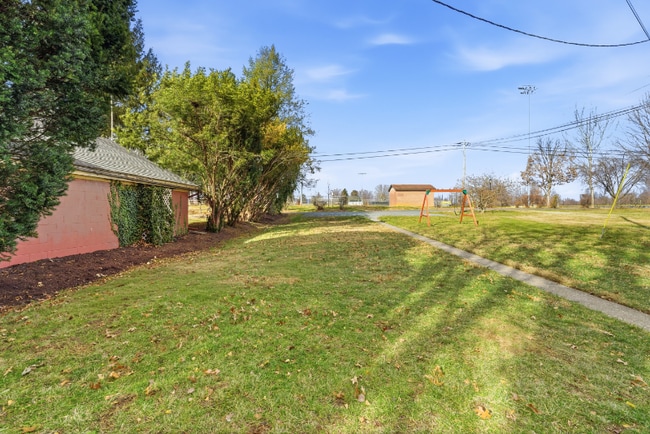 Building Photo - 707 Fairview Ave