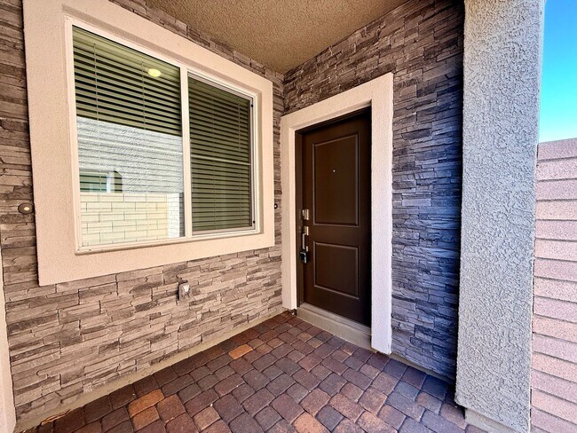 Building Photo - 4 BED 3.5 BATH 2 CAR GARAGE HOME w/ LOFT, ...