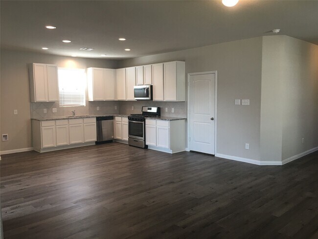Building Photo - 2111 Ethan Dr