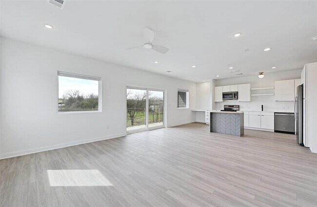 Building Photo - 100 Mockingbird Ln W