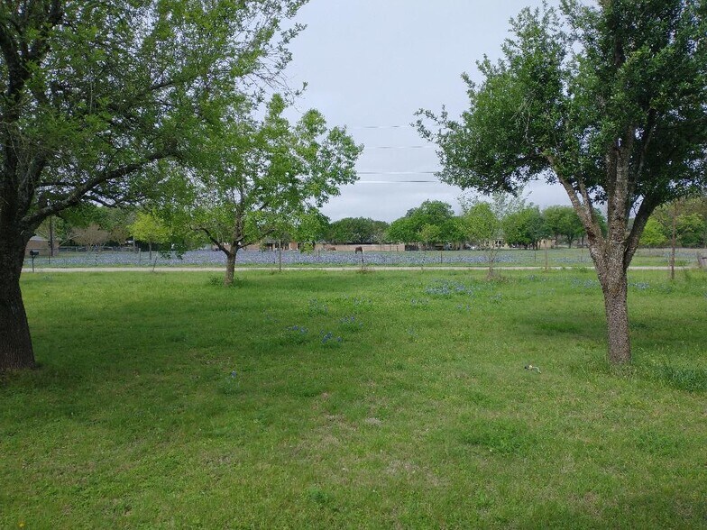 Huge fenced in Yard - 16219 Oxbow Trl
