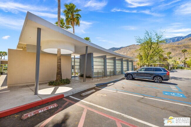 Building Photo - 930 E Palm Canyon Dr