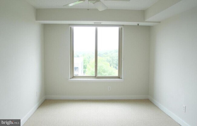 Building Photo - 7500 Woodmont Ave