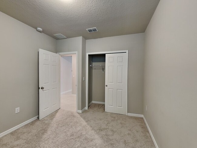 Building Photo - 2410 Brassie Ct