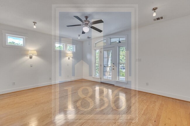 Building Photo - 404 W Monroe St