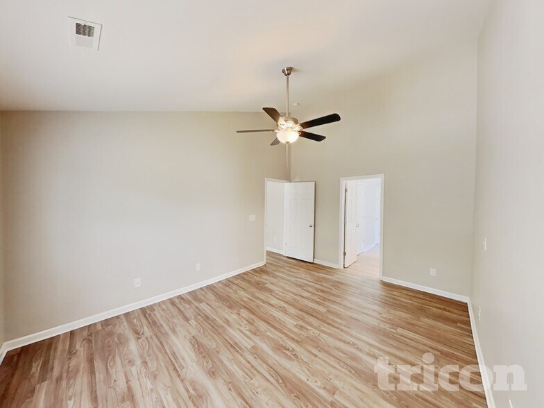 Building Photo - 614 Walnut Crossing Dr