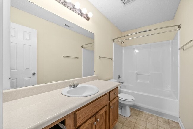 Building Photo - Dog Friendly Home For Rent Near Heritage Park!