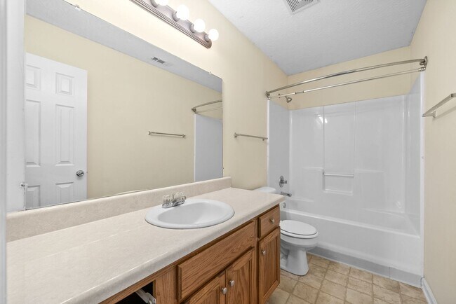 Building Photo - Home For Rent Near Heritage Park!