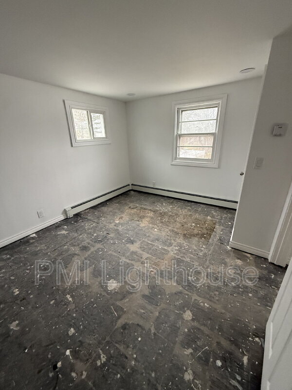 Building Photo - 115 8th Ave