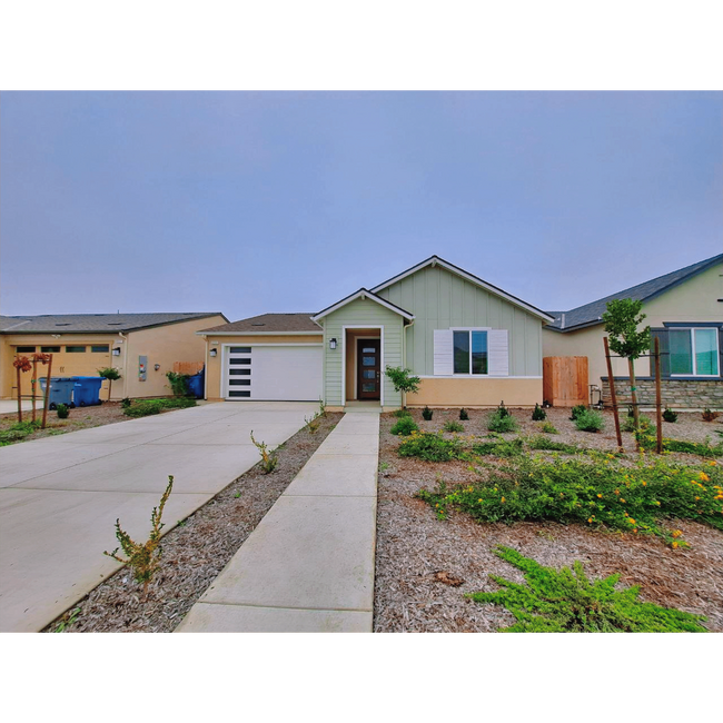 Building Photo - New Fresno Home with Bonus Room & Solar!