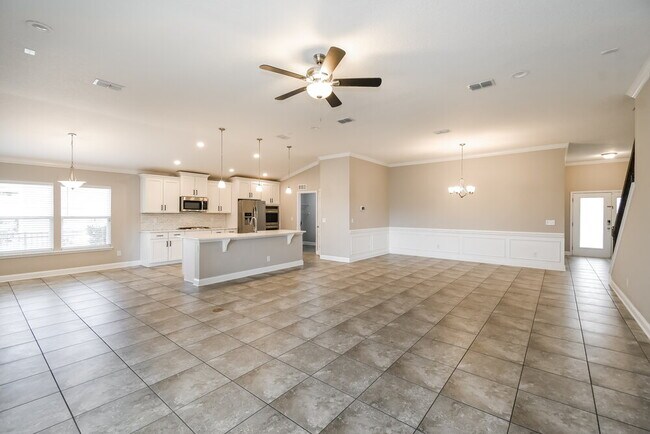 Building Photo - 151 Providence Dr