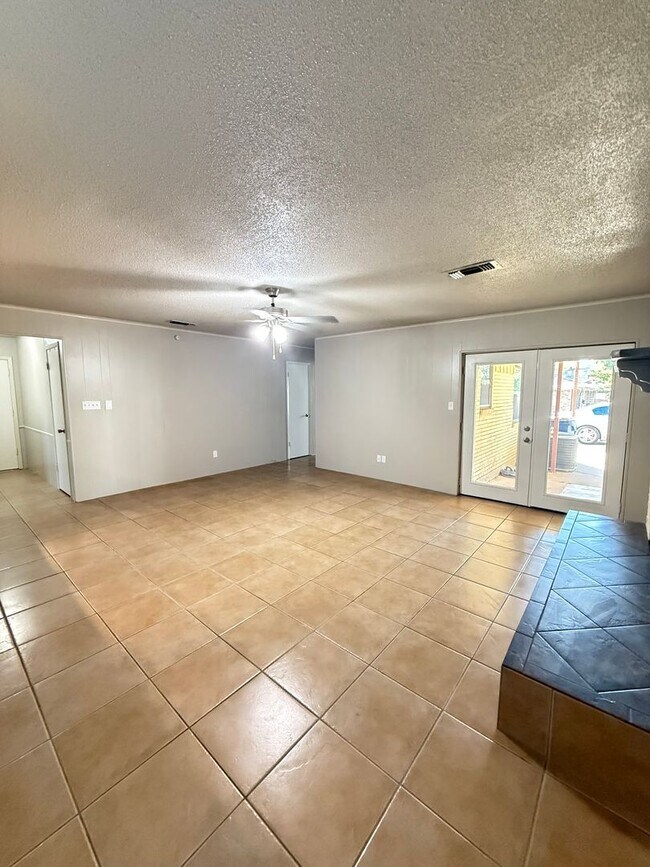 Building Photo - Classic Celina Charm with Vintage Comfort - Spacious 3-Bedroom Home with Large Yard and Covered P...