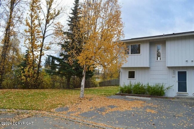 Primary Photo - 3 Bed/1 Bath UMED Condo!