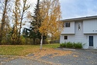 Building Photo - 3 Bed/1 Bath UMED Condo!