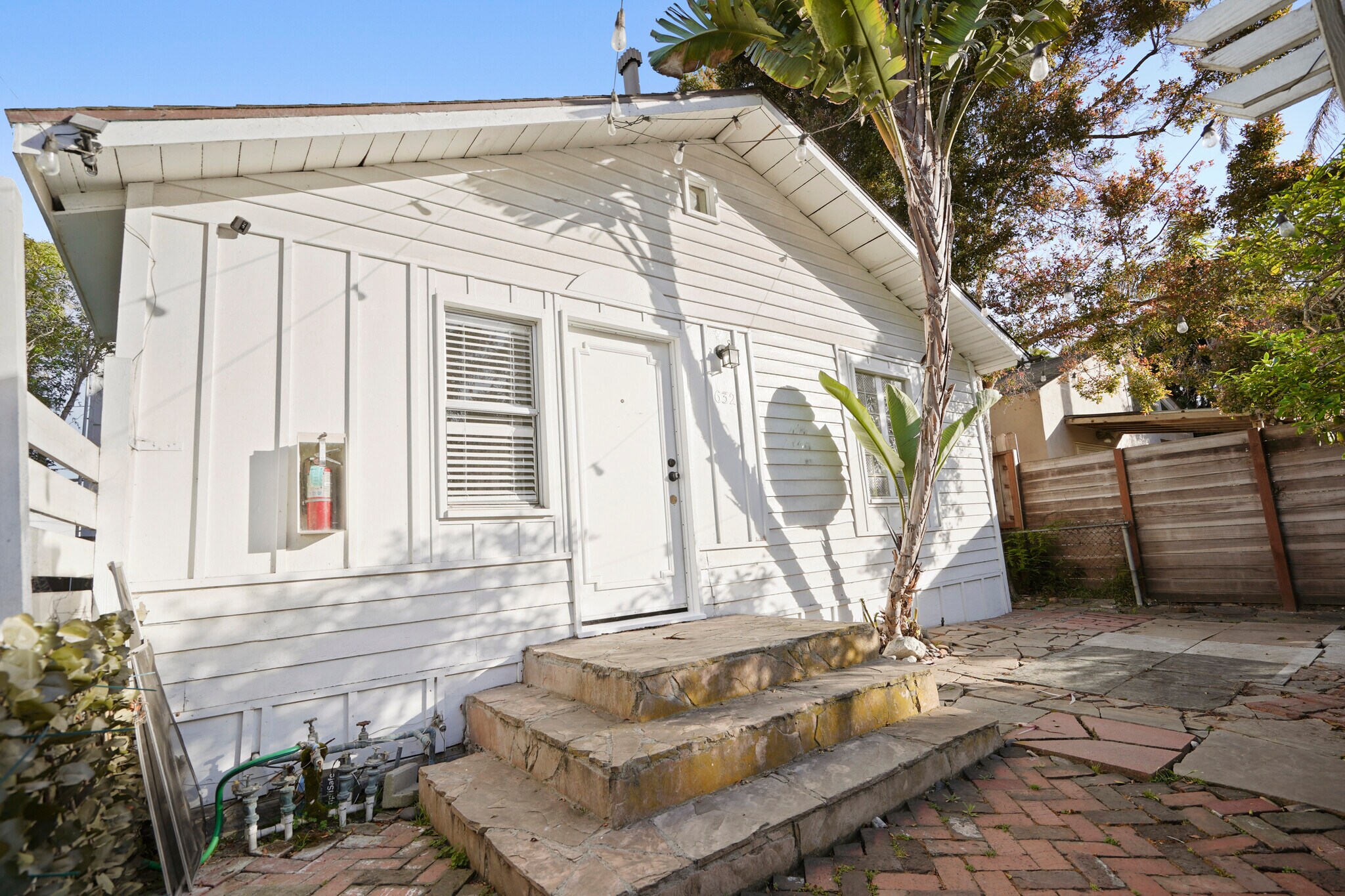 Building Photo - 632 Vernon Ave