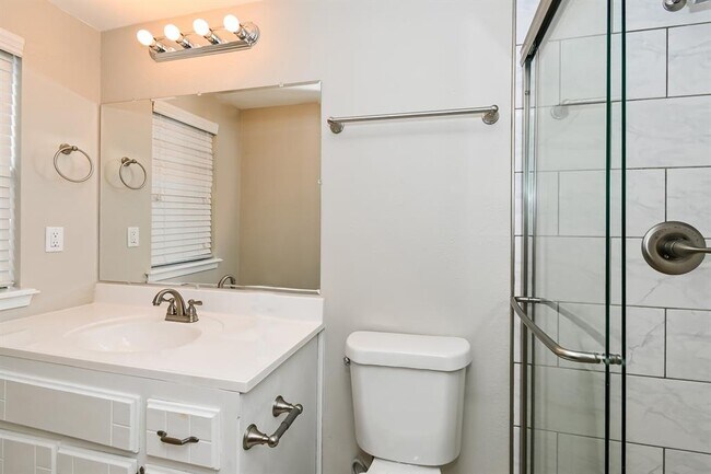Building Photo - 1105 S Avery Dr