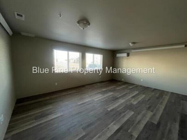 Building Photo - 3565 E Gample Ave