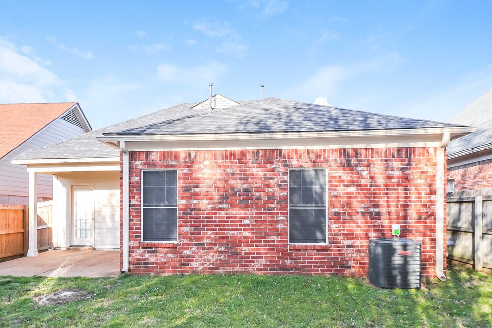 Building Photo - 10088 Cross Valley Dr