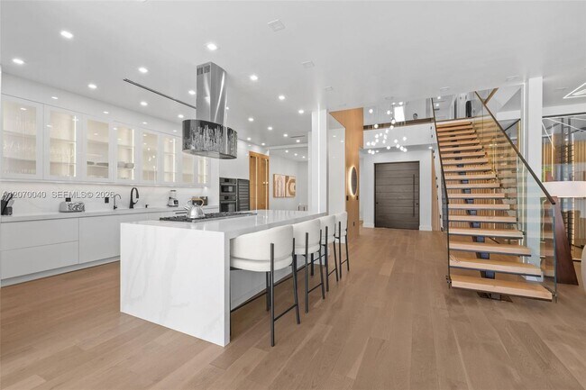 Building Photo - 257 N Coconut Ln