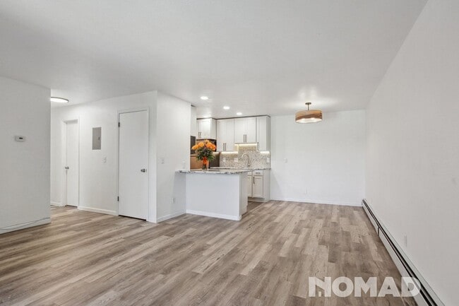Building Photo - Newly Renovated 2BR Condo in Boulder