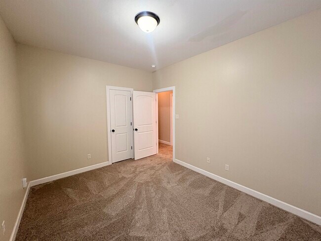 Building Photo - 1457 Lagrange Crest Rd