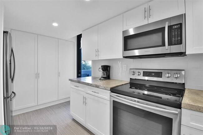 Building Photo - 4201 N Ocean Dr