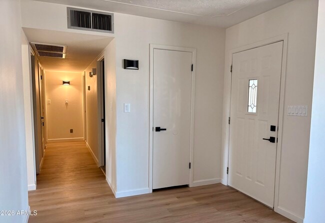 Building Photo - 8702 E Starlight Way