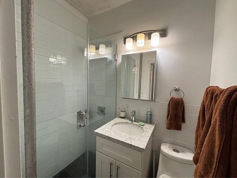 Building Photo - 1020 Bedford Ave