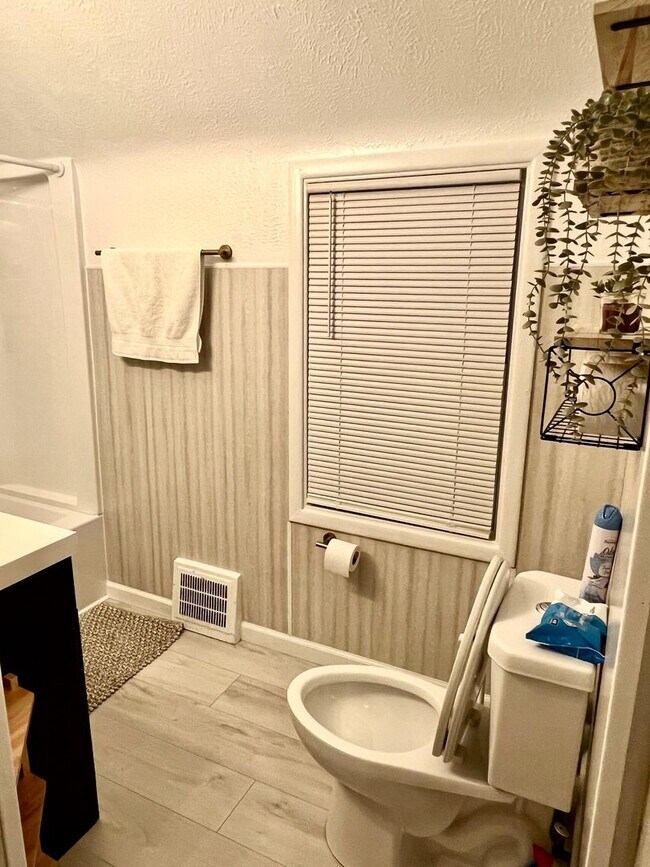 Building Photo - Charming 3-Bedroom Home in Cleveland Heights