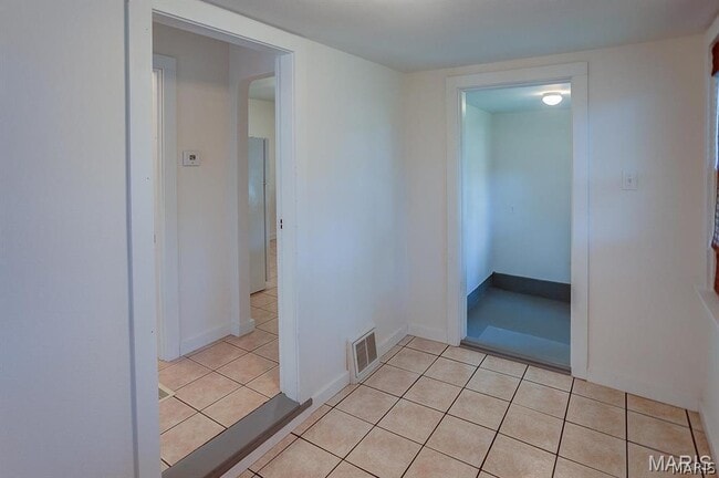 Building Photo - 128 S Meridian Rd