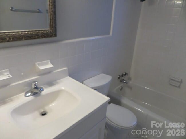 Building Photo - 4335 Hathaway St