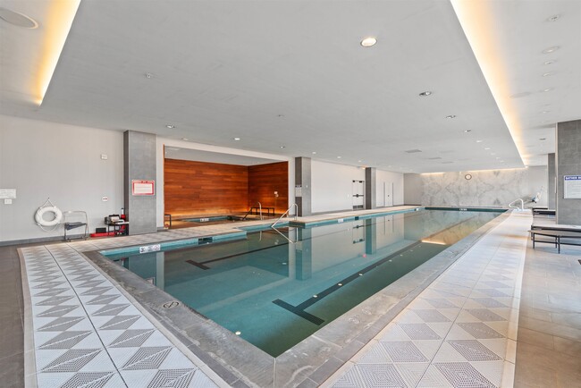 Building Photo - 75 Park Ln S