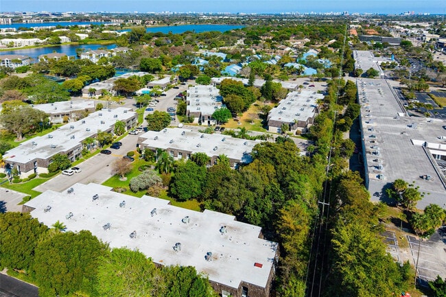 Building Photo - 3111 Oakland Shores Dr