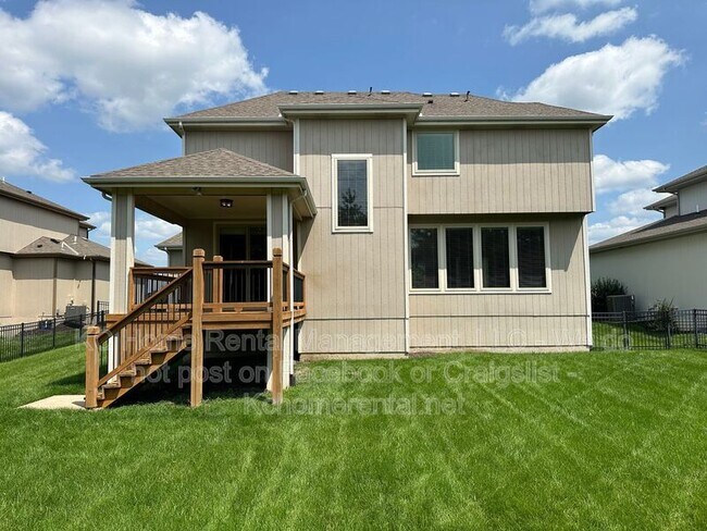 Building Photo - 8608 W 165th St