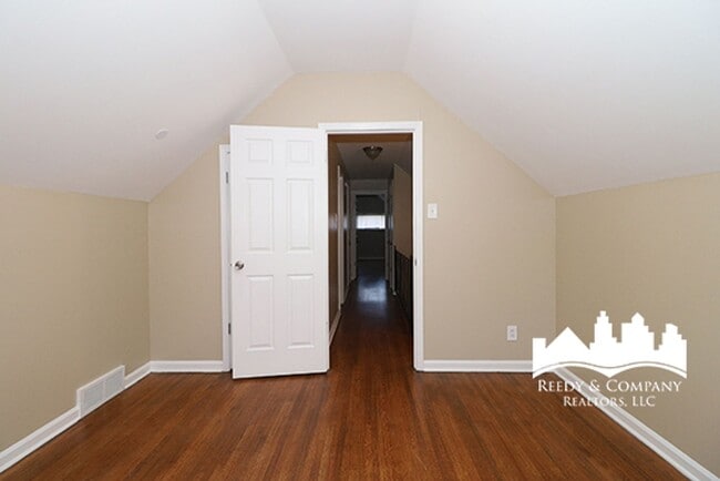 Building Photo - 2010 Tammwood Dr