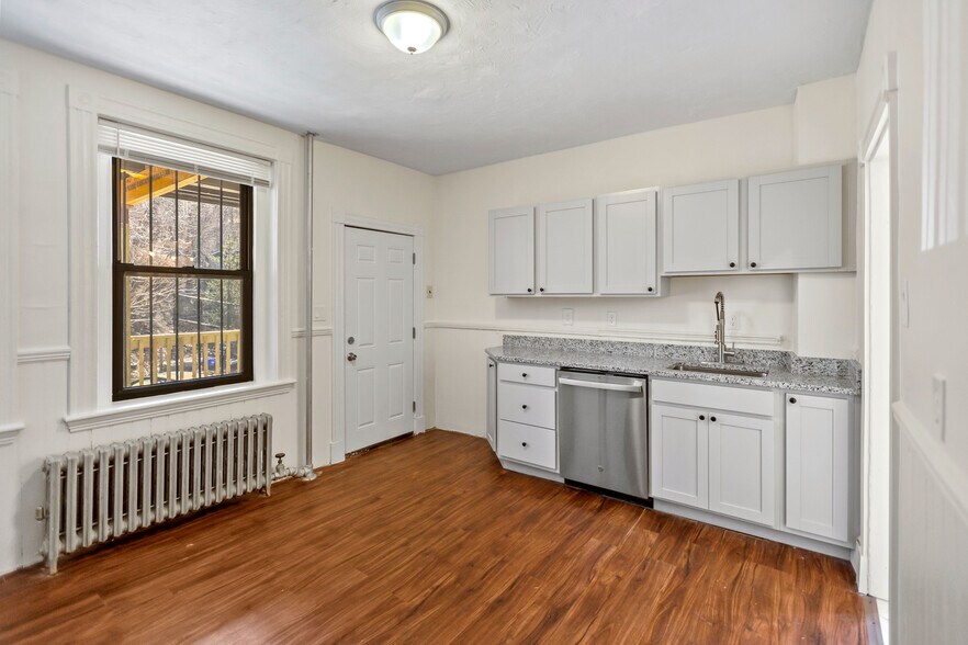 Building Photo - 862 Huntington Ave